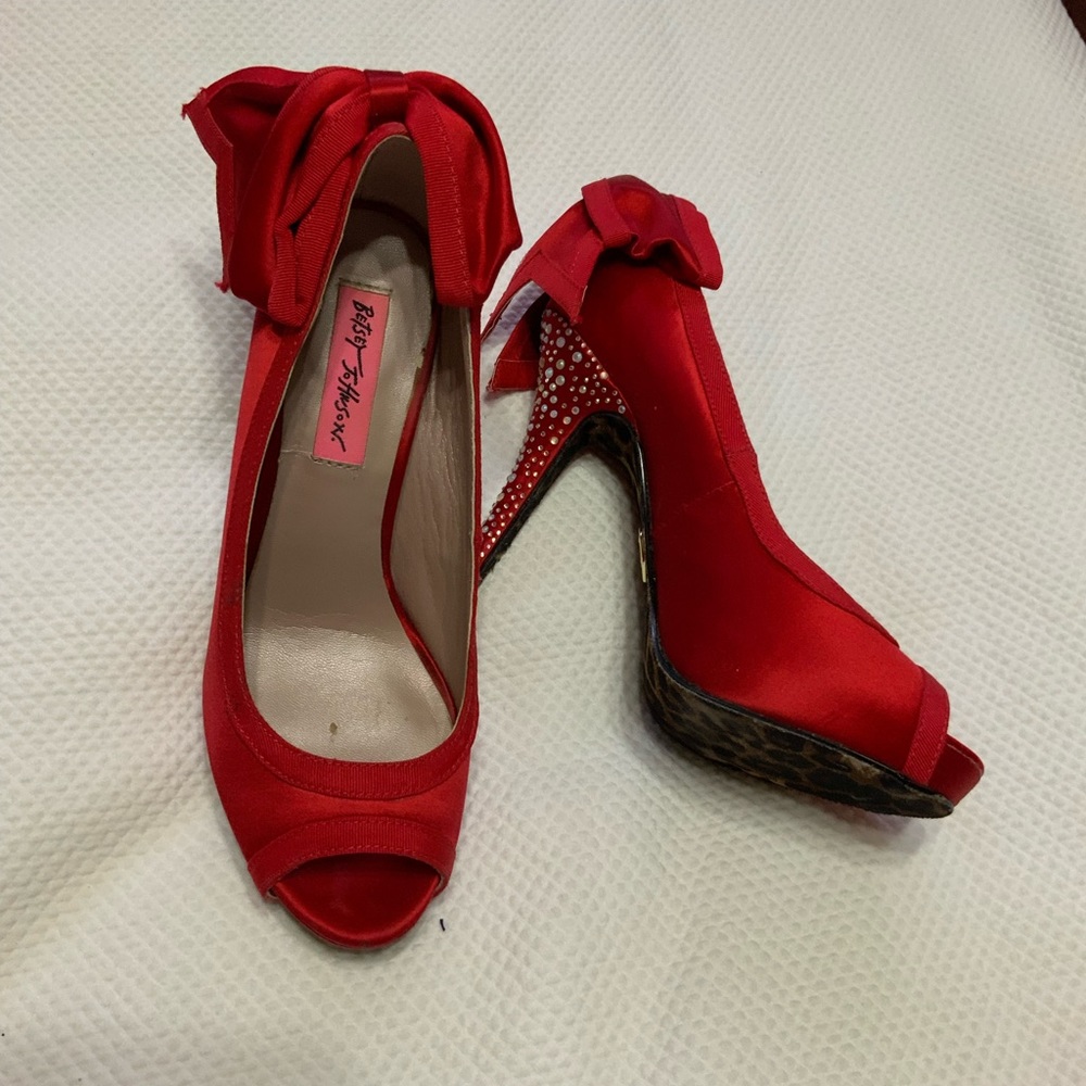 Red Heels - Picture 2 of 8